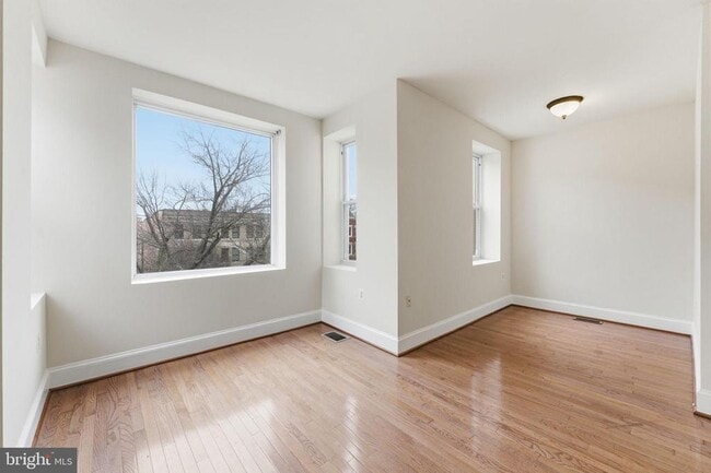 Building Photo - 1362 Irving St NW