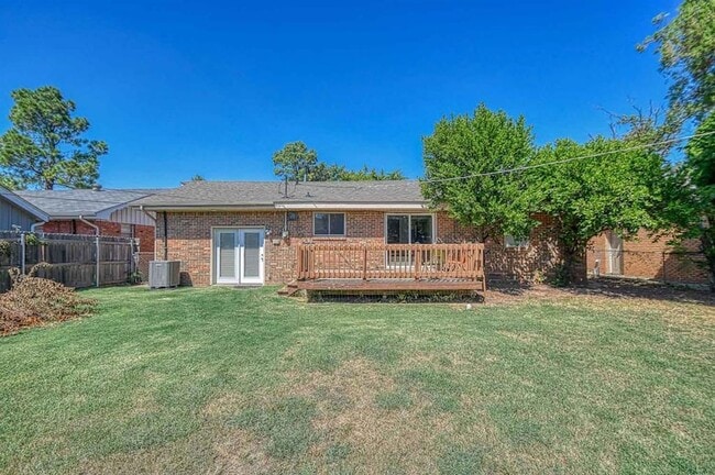 Building Photo - 1428 Lindale Ave