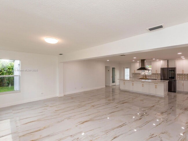 Building Photo - 611 SW 64th Way