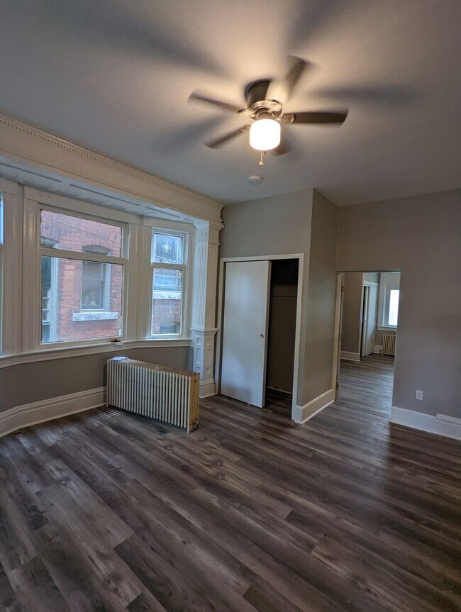 Building Photo - 229 Amber St