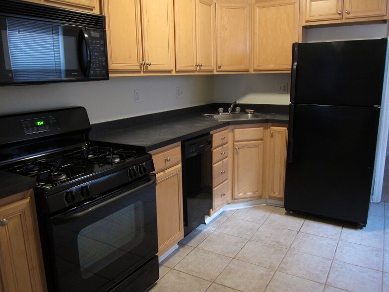Kitchen - 1016 Bingham St