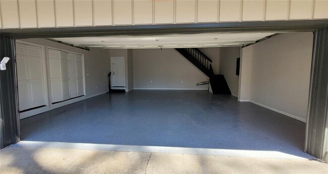 Building Photo - 9610 Farmbrook Ln