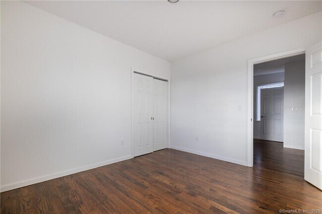 Building Photo - 340 Pleasantview Ave