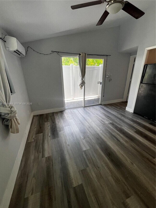 Building Photo - 1412 NE 17th Ct