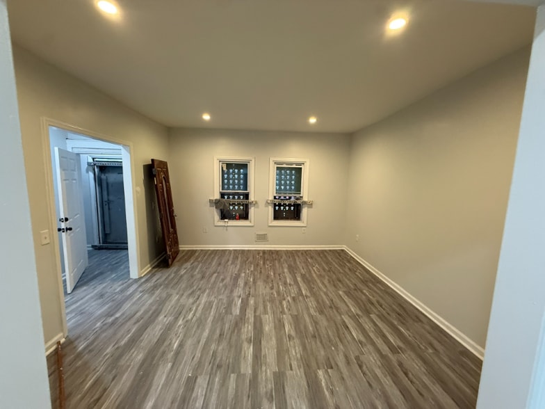 Building Photo - 727 S 10th St