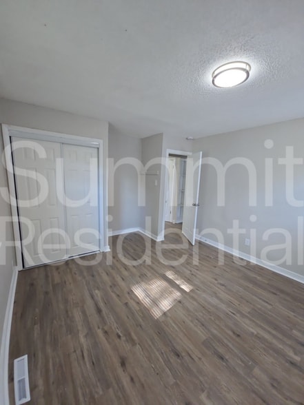 Building Photo - 3911 Oakley Ave