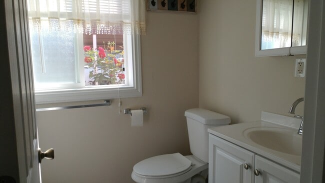 Building Photo - No Pets please! Cute and cozy home with a country feel!