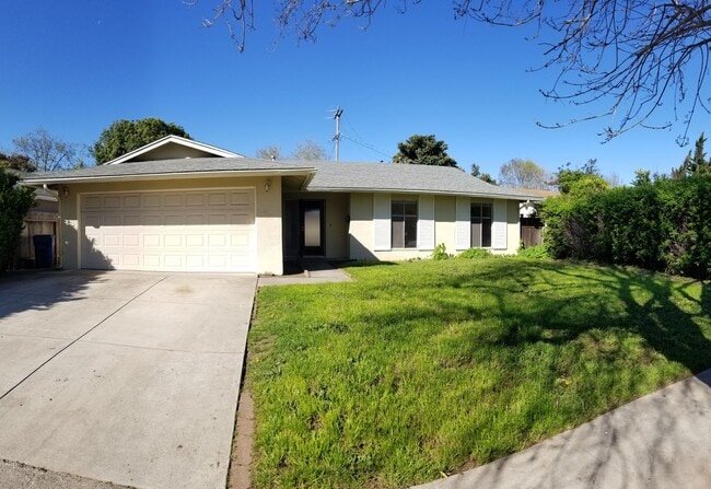 Building Photo - 4 bed 2 bath spacious home with 2 car garage in SLO!