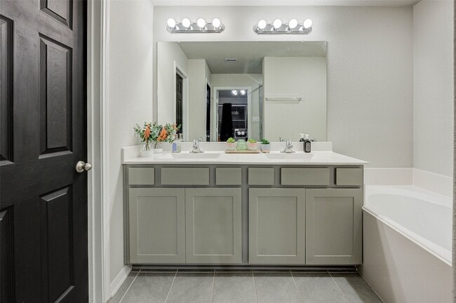 Building Photo - 522 N 6th St