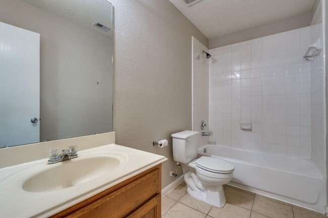 Building Photo - 3054 Legends York Dr
