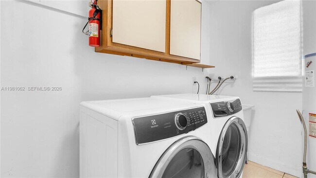 Building Photo - 151 SE 9th Ct