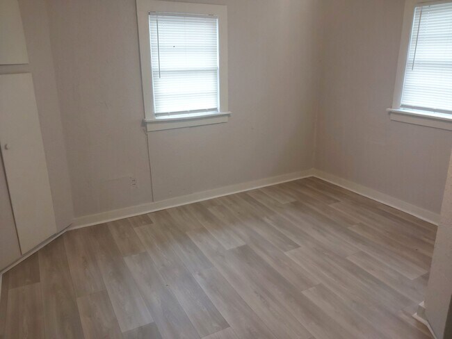 Building Photo - 310 E 13th St