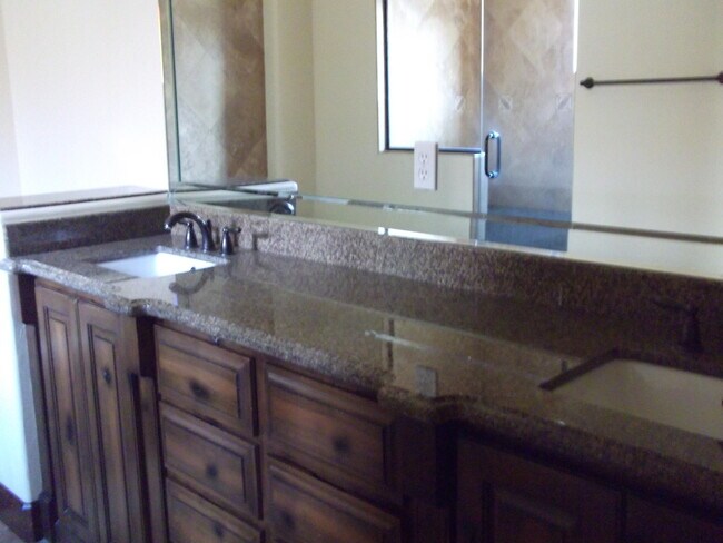 Building Photo - 6284 Wildwood Ct