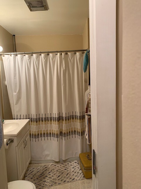 Bathroom - 704 W Cherokee Dr