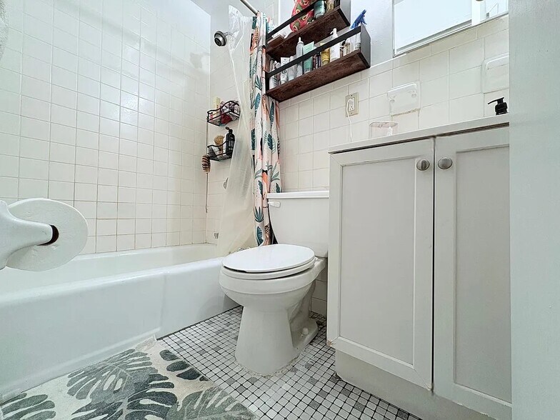 Building Photo - 285 15th St