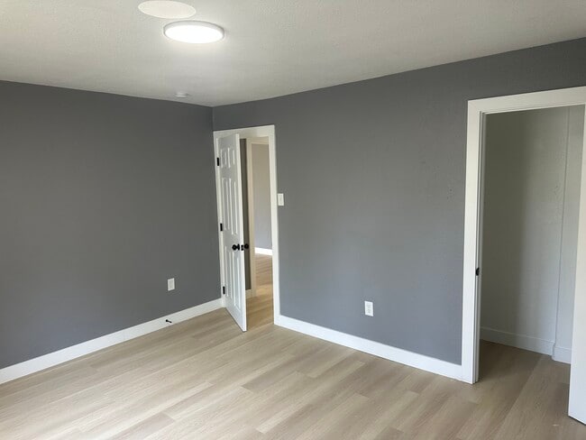 Building Photo - SMRSB