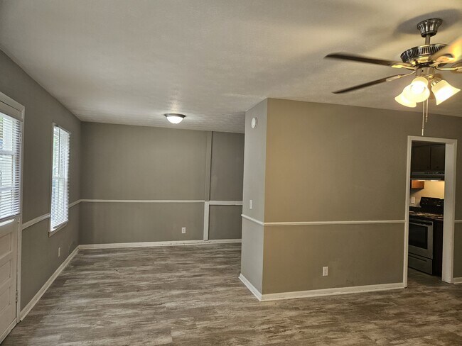 Building Photo - 640 Aubrey Dr