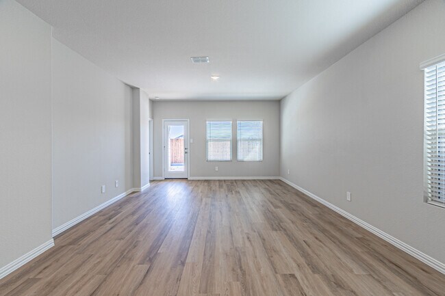 Building Photo - 801 Leavenworth Dr