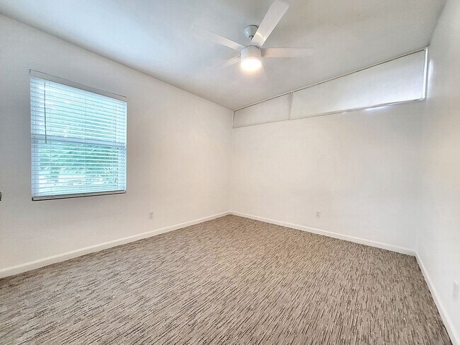 Building Photo - Inviting 3BD/1BA Home with Large Yard and ...