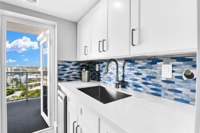 Building Photo - 2701 N Ocean Blvd