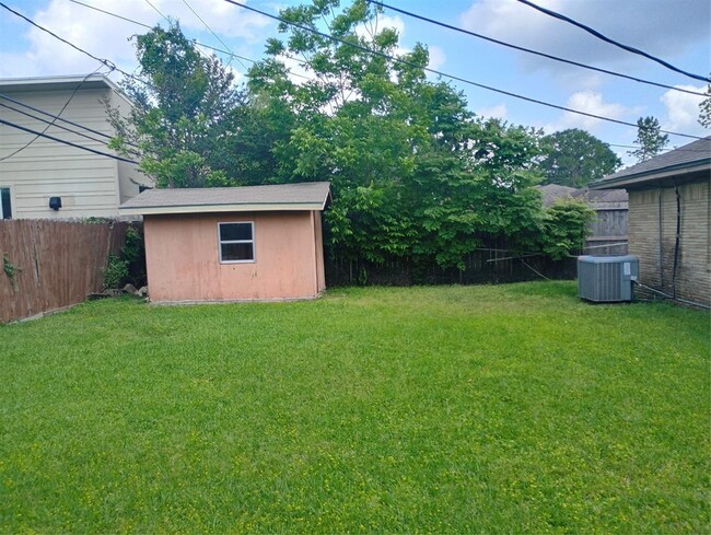 Building Photo - 4034 McDermed Dr