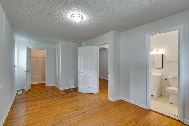 Building Photo - Amazing 4 bedroom 3 bathroom for rent!