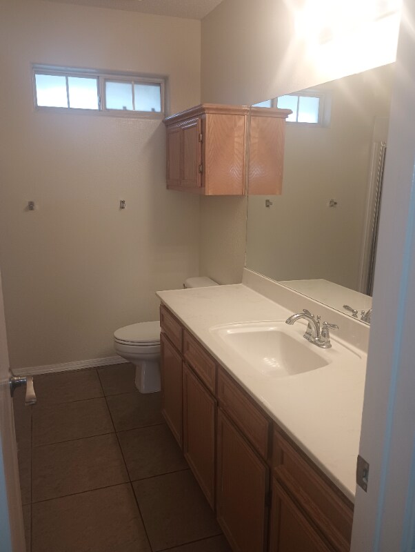 Building Photo - 915 Lexington Cir