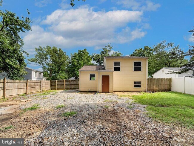Building Photo - 2465 Yarmouth Ct