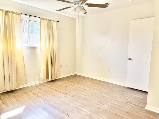Building Photo - 555 Burgin Ave