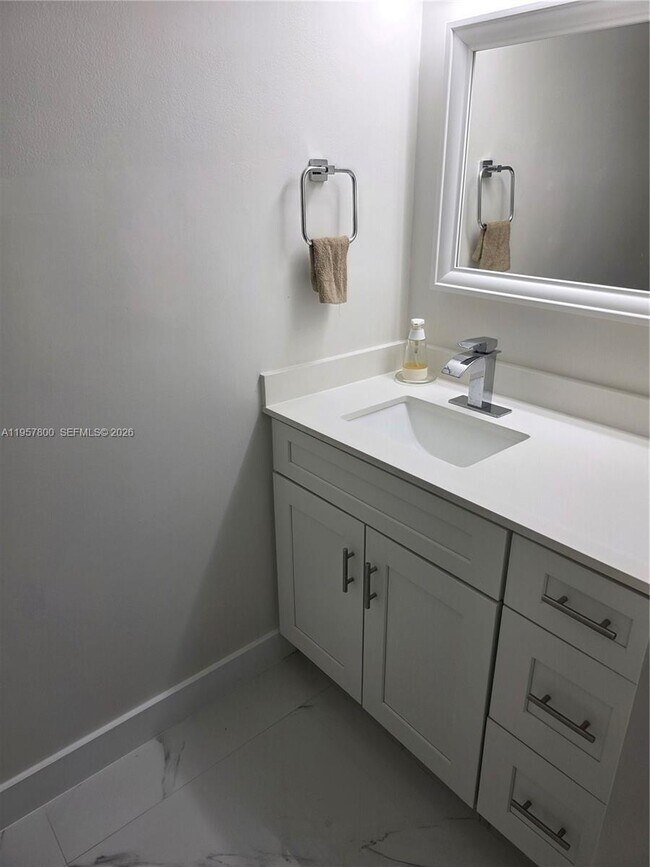 Building Photo - 6904 SW 114th Pl