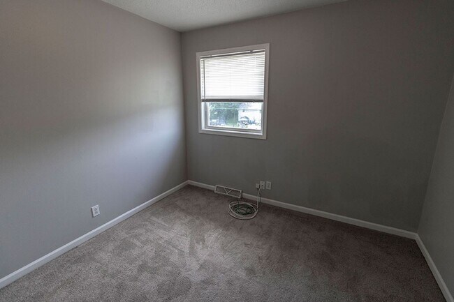 Building Photo - 7217 N Moberly Dr