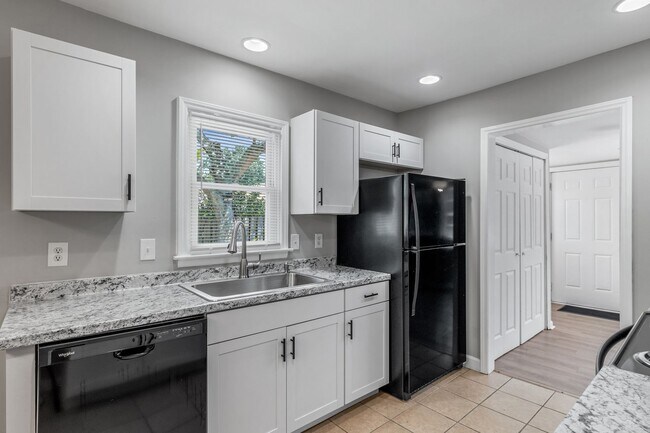 Building Photo - Updated Home with Hardwood Floors, LR & De...