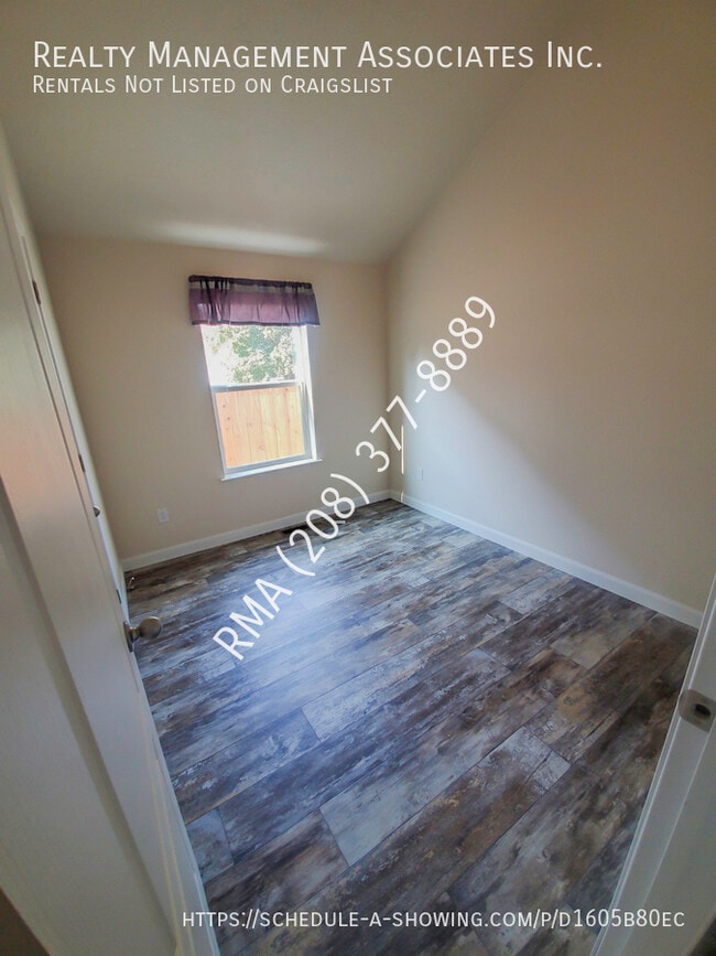 Building Photo - 320 S 2nd Ave