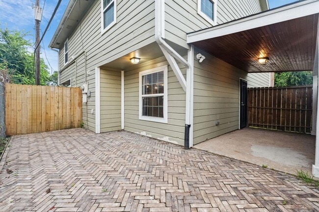 Building Photo - 12321 Ormandy St