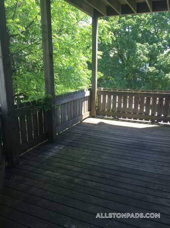 Building Photo - 8 Adella Pl