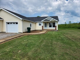 Building Photo - 130 Meadows Ln