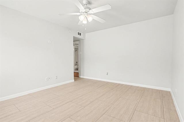 Building Photo - 5926 Sandhurst Ln