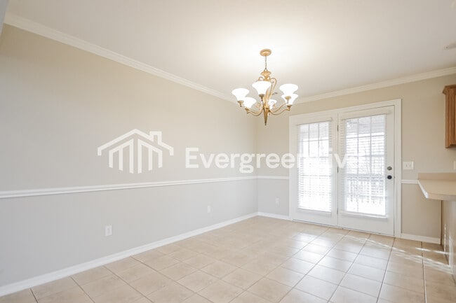 Building Photo - 1668 Niagara St