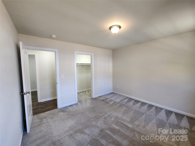 Building Photo - 326 Sadie Dr