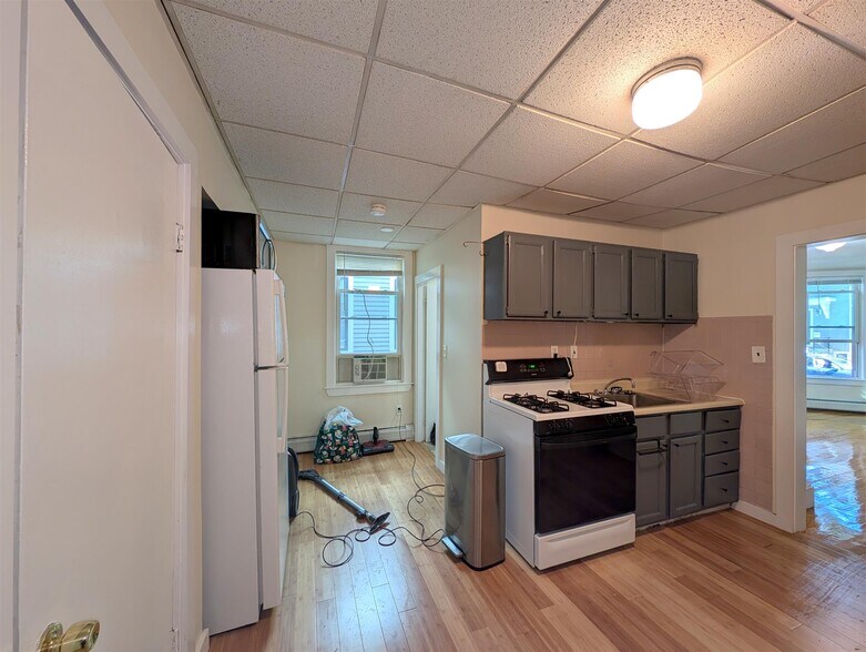 Building Photo - 378 Windsor St