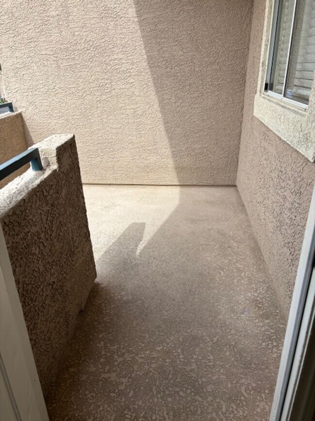 Building Photo - BEAUTIFUL SPACIOUS TOP FLOOR 2 BEDROOM & 2 FULL BATHROOM CONDO IN THE SOUTHWEST