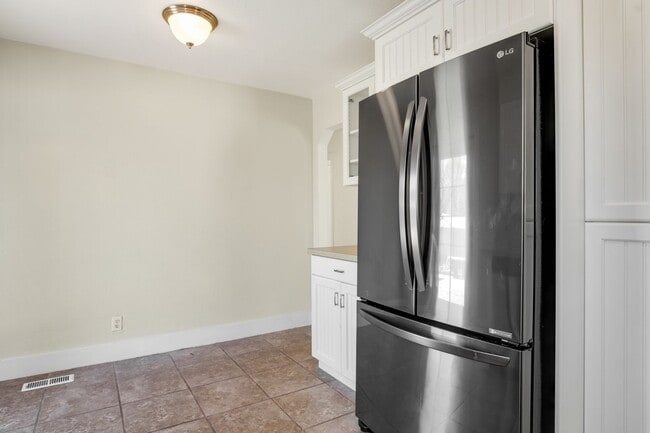 Building Photo - 3-Bed 2-Bath Home with Detached Studio Apartment!