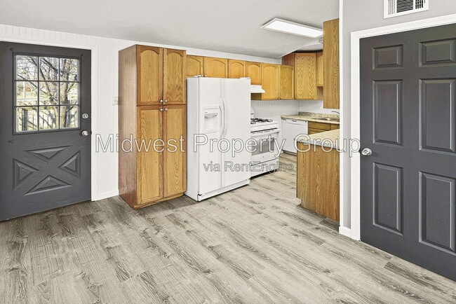 Building Photo - 2857 Dawnview Dr