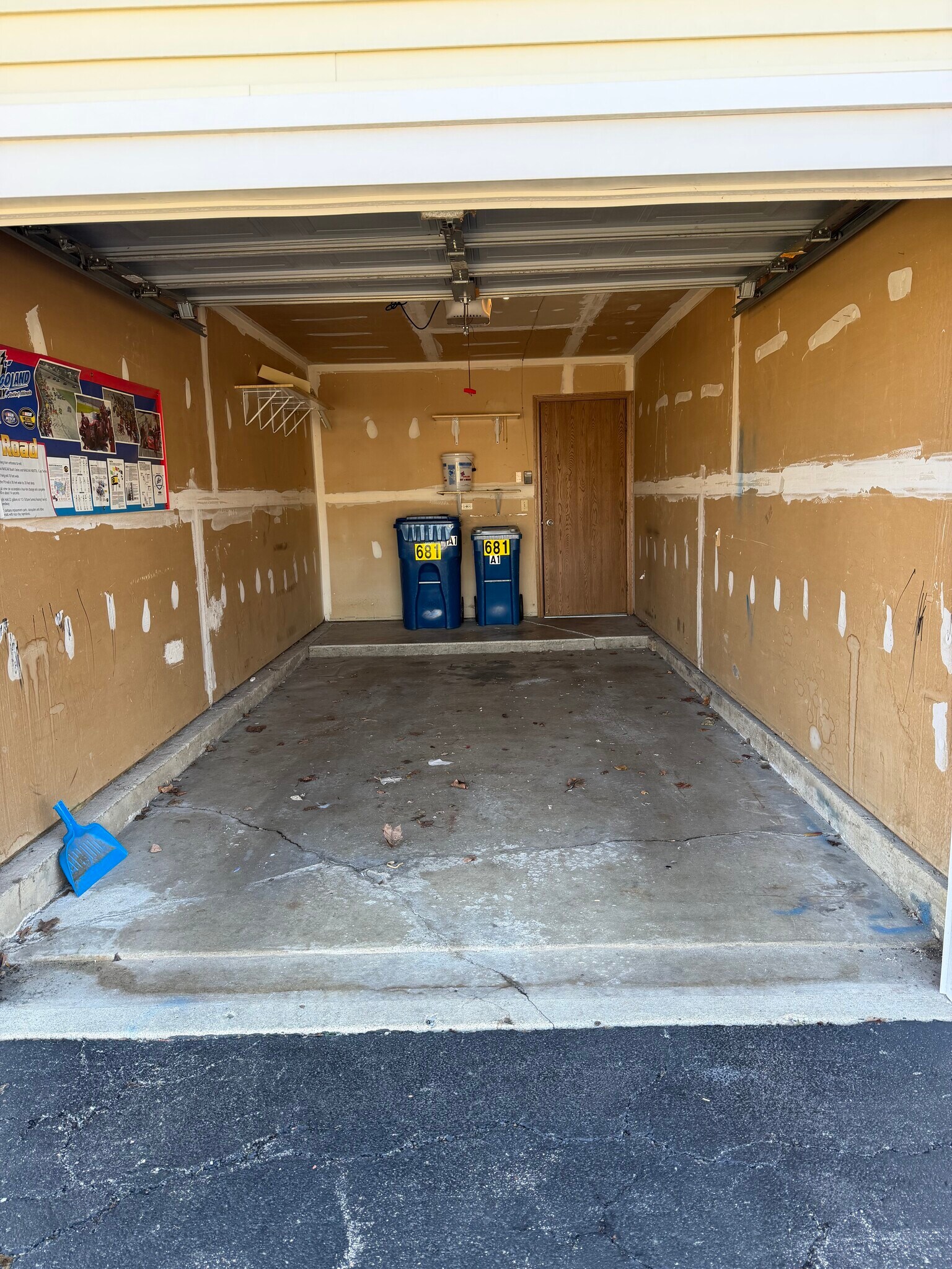 Building Photo - 681 Thorntree Ct