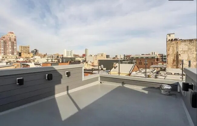 Building Photo - Elevated City Living in a Newly Constructed Grad Hospital Triplex