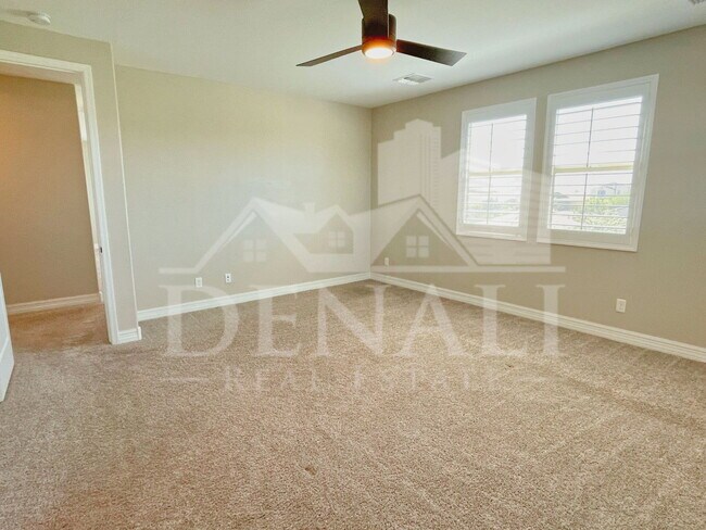 Building Photo - 13648 N 144th Dr