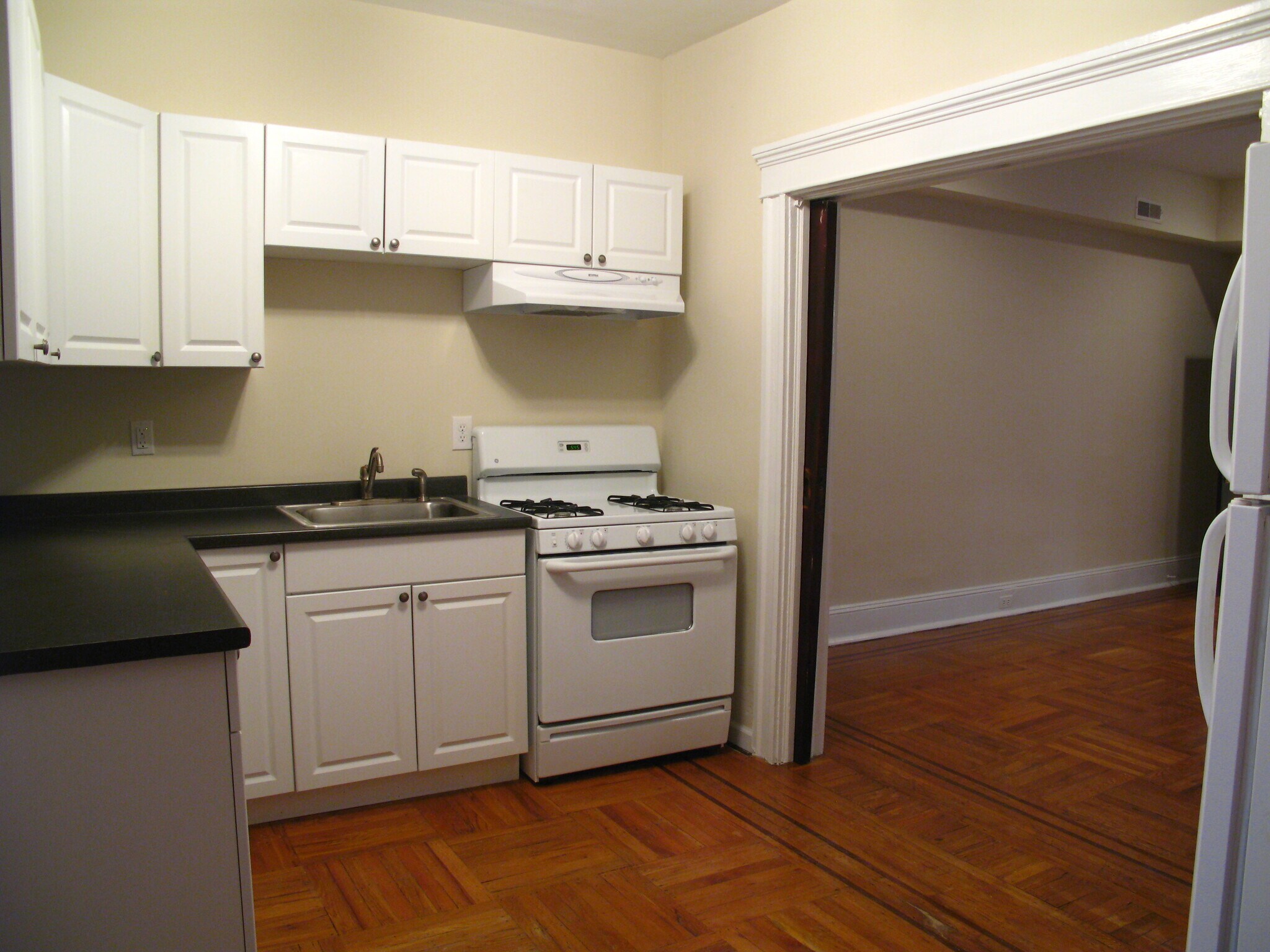 Building Photo - 205 W 29th St