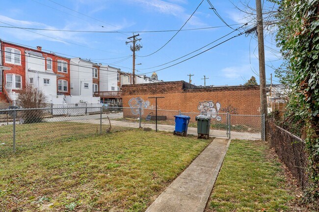 Building Photo - 3706 W Franklin St