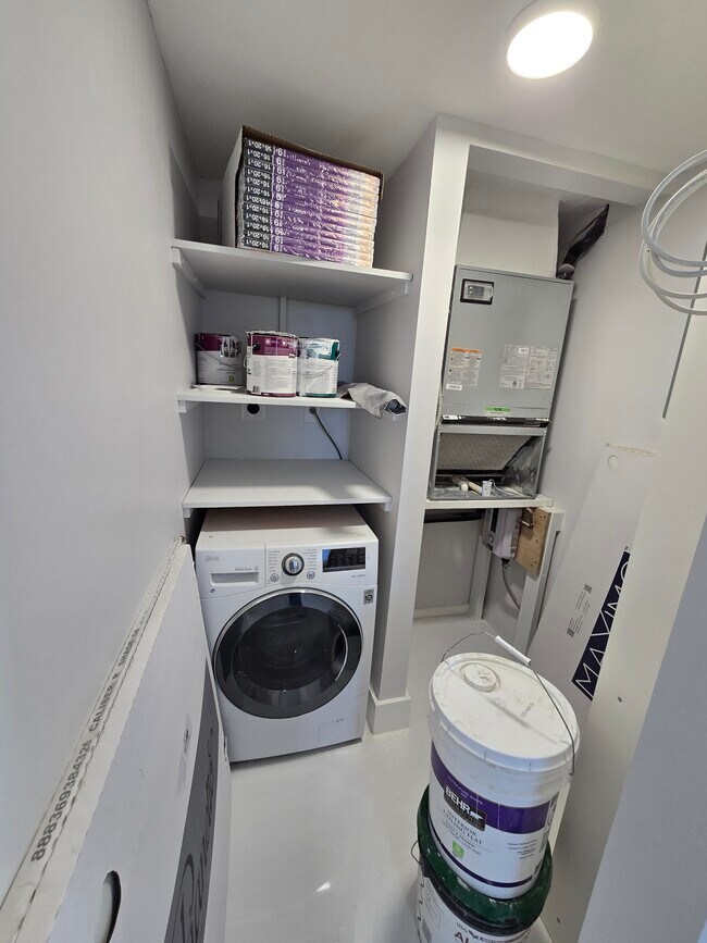 Building Photo - 1700 NW North River Dr