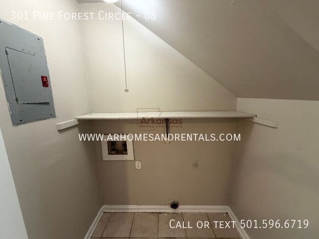 Building Photo - 301 Pine Forest Cir